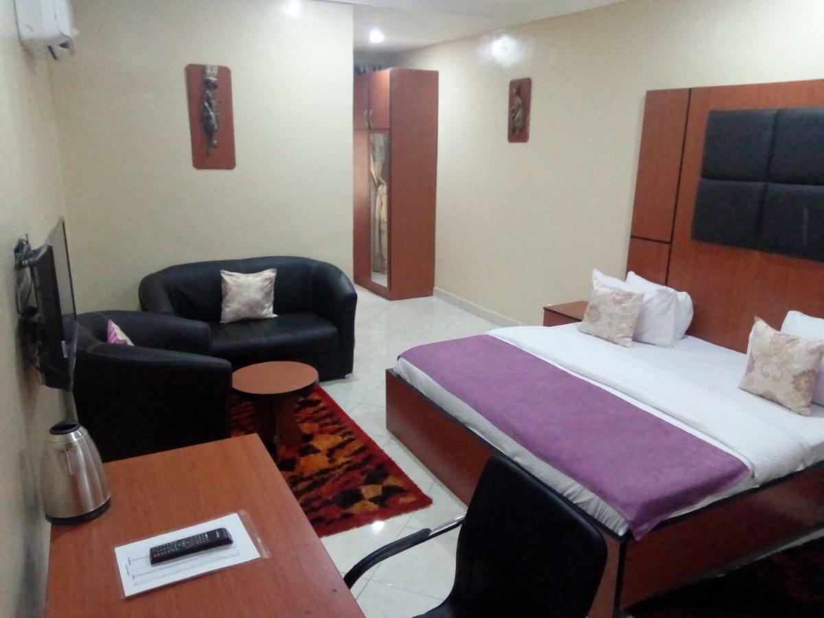 Limoh Suites Бенин Сити Екстериор снимка