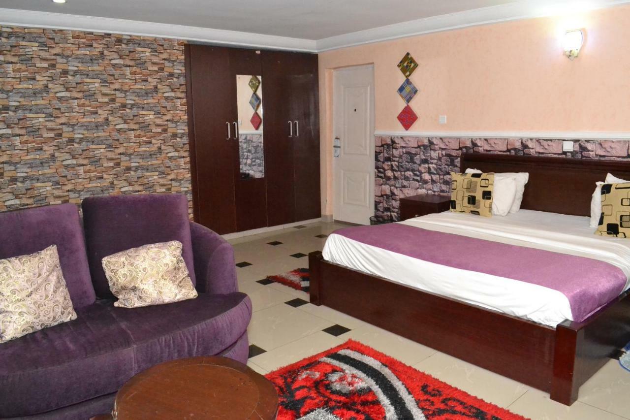 Limoh Suites Бенин Сити Екстериор снимка