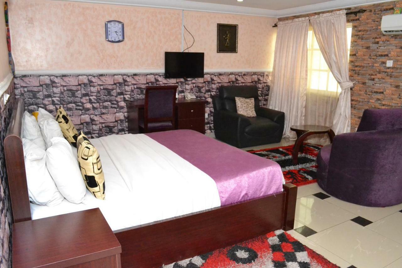 Limoh Suites Бенин Сити Екстериор снимка
