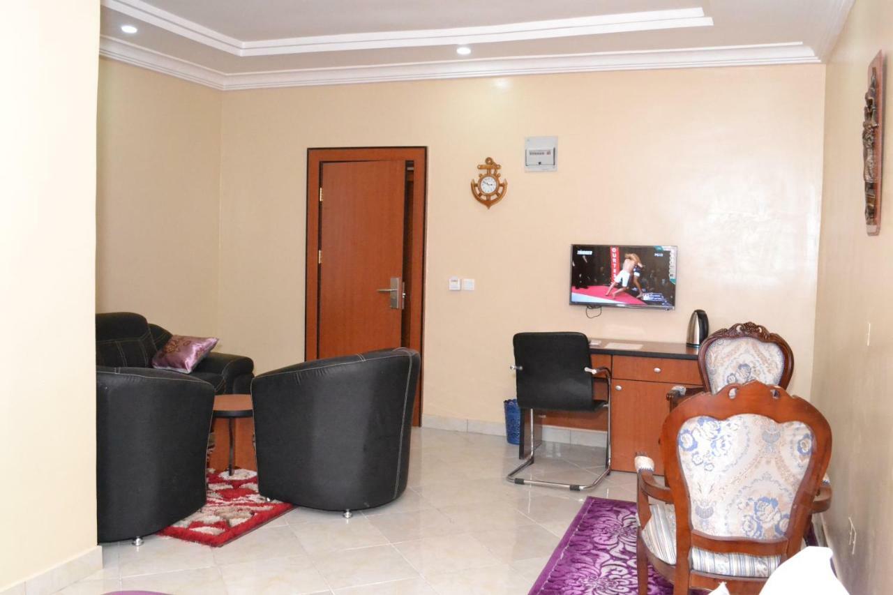 Limoh Suites Бенин Сити Екстериор снимка