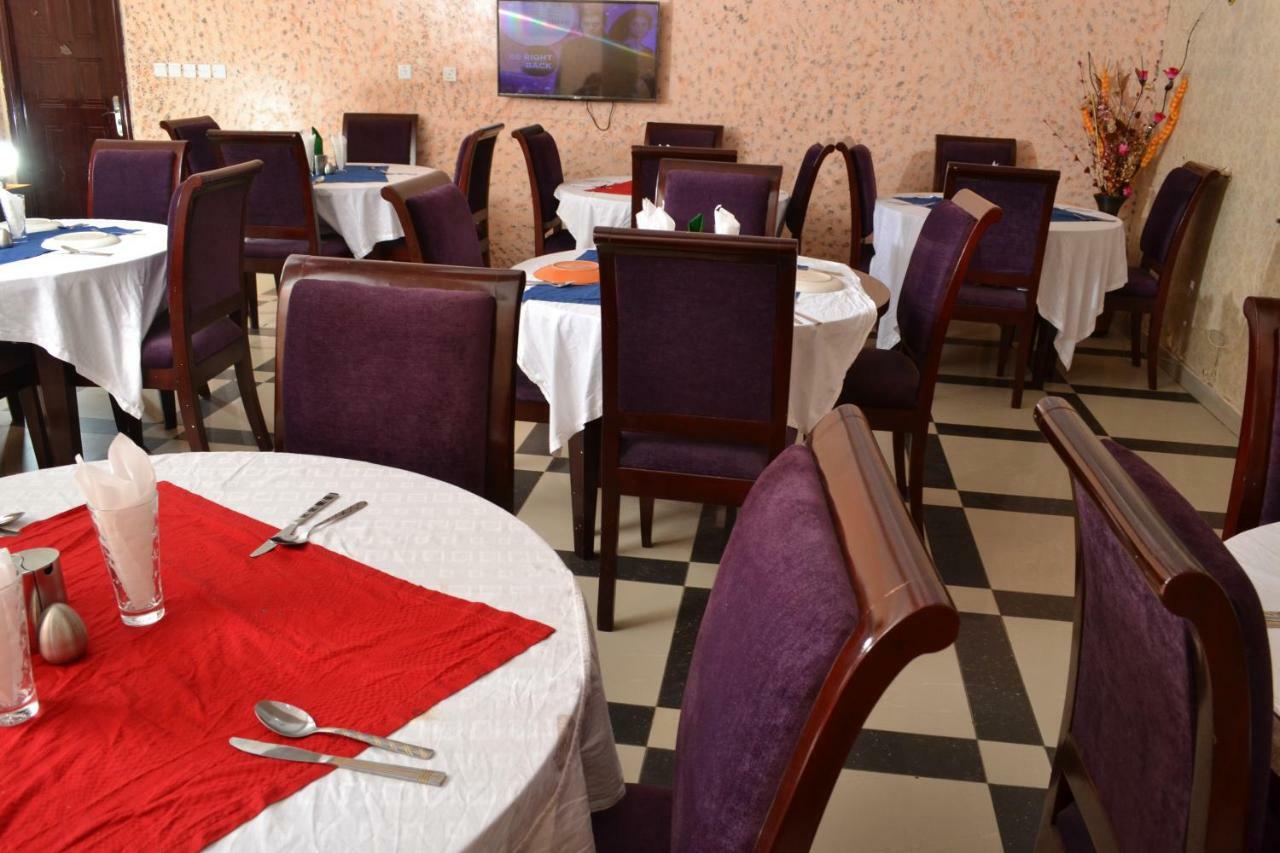 Limoh Suites Бенин Сити Екстериор снимка