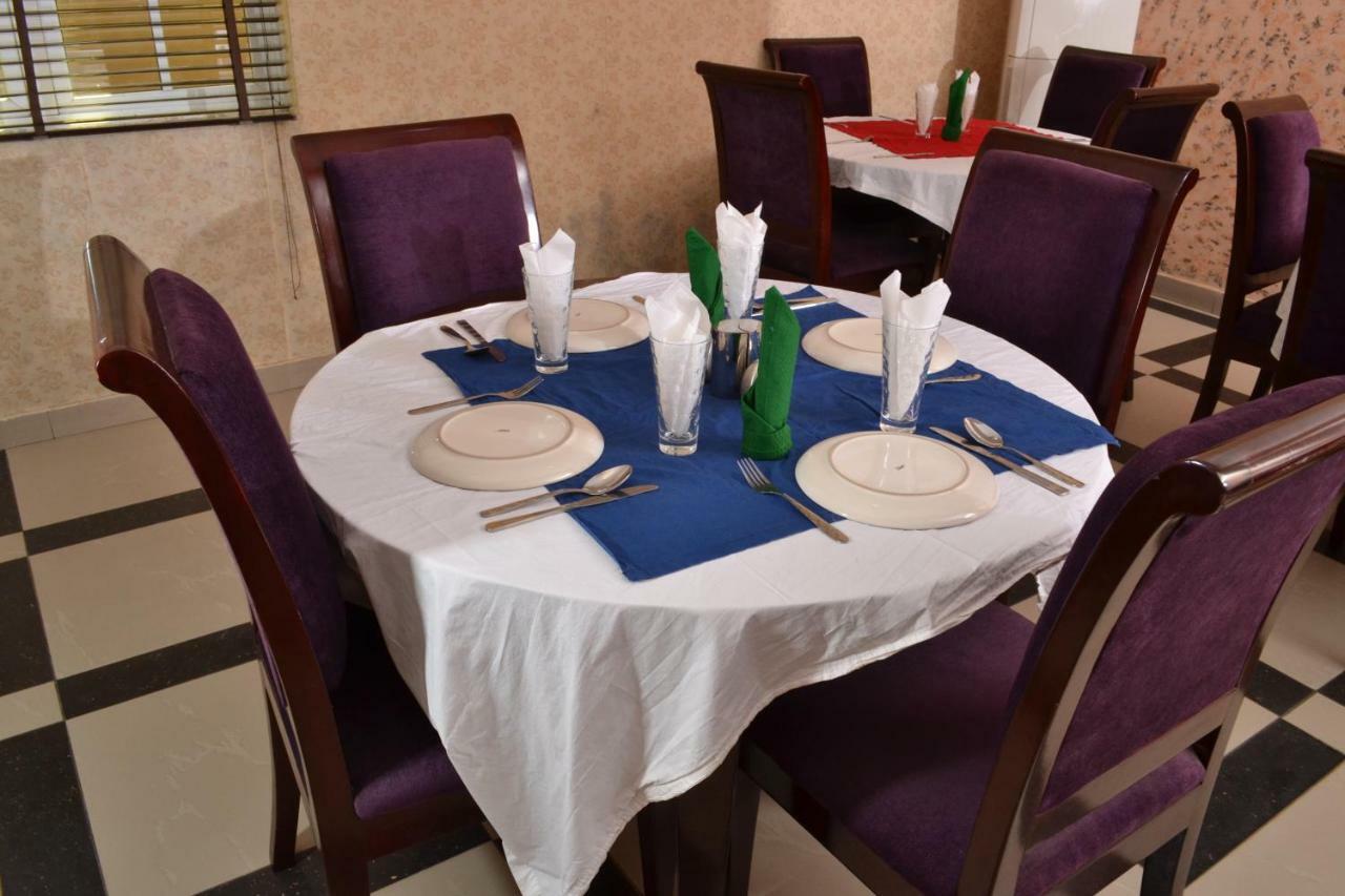 Limoh Suites Бенин Сити Екстериор снимка