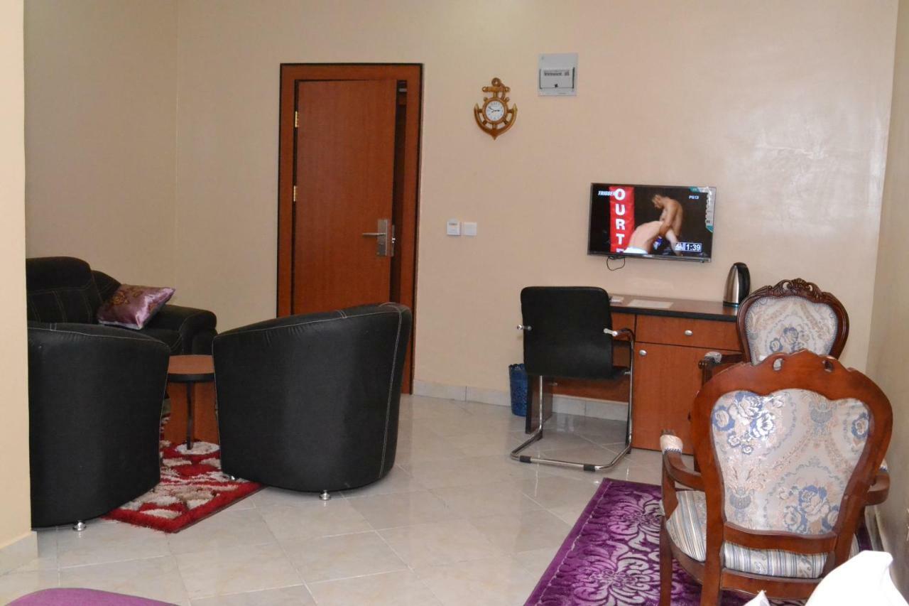 Limoh Suites Бенин Сити Екстериор снимка