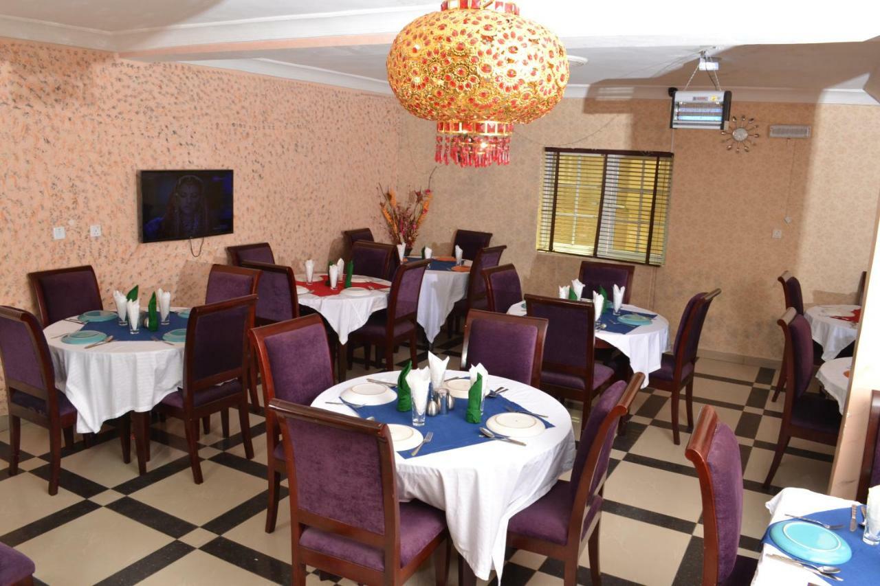 Limoh Suites Бенин Сити Екстериор снимка