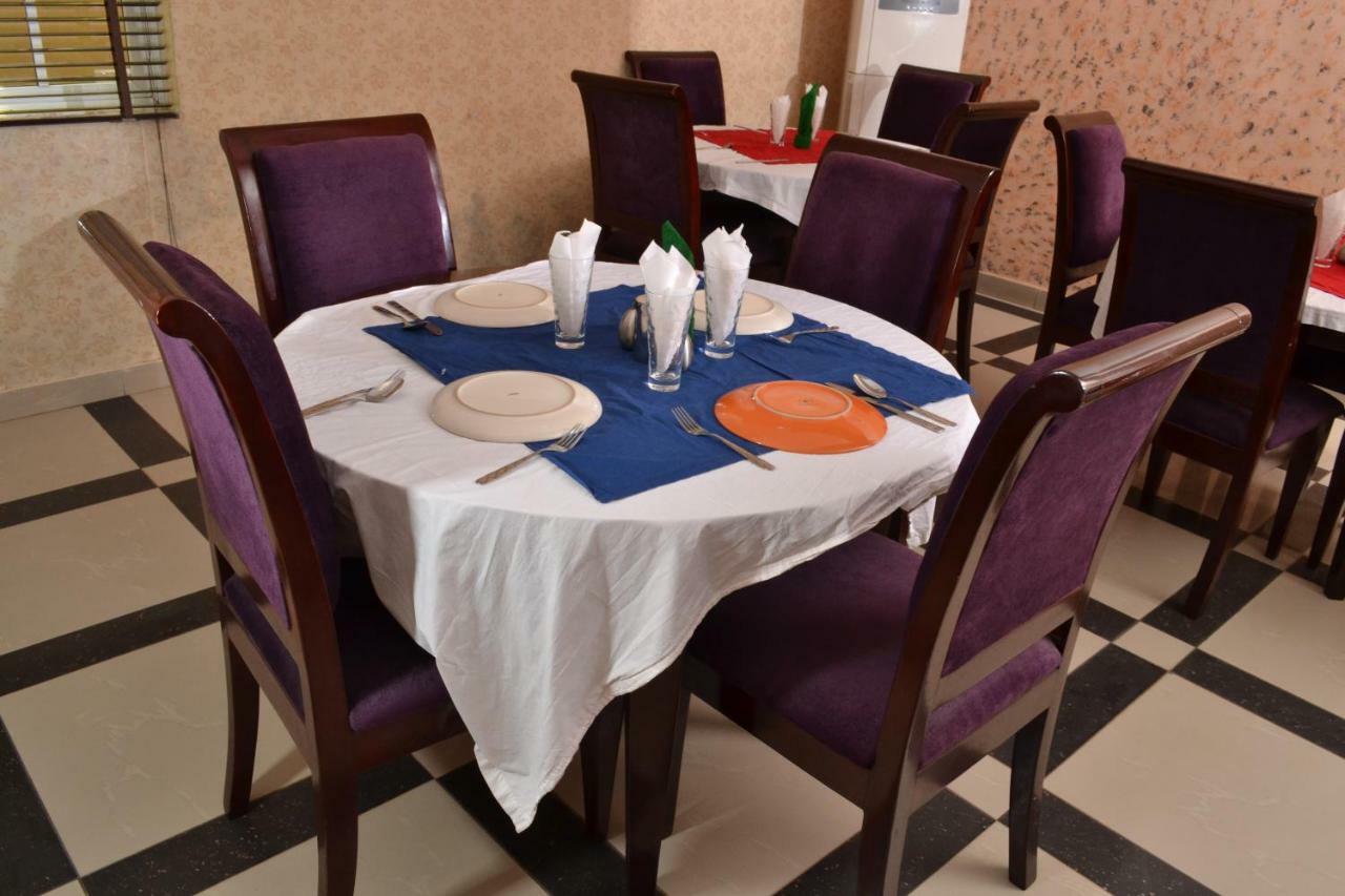 Limoh Suites Бенин Сити Екстериор снимка