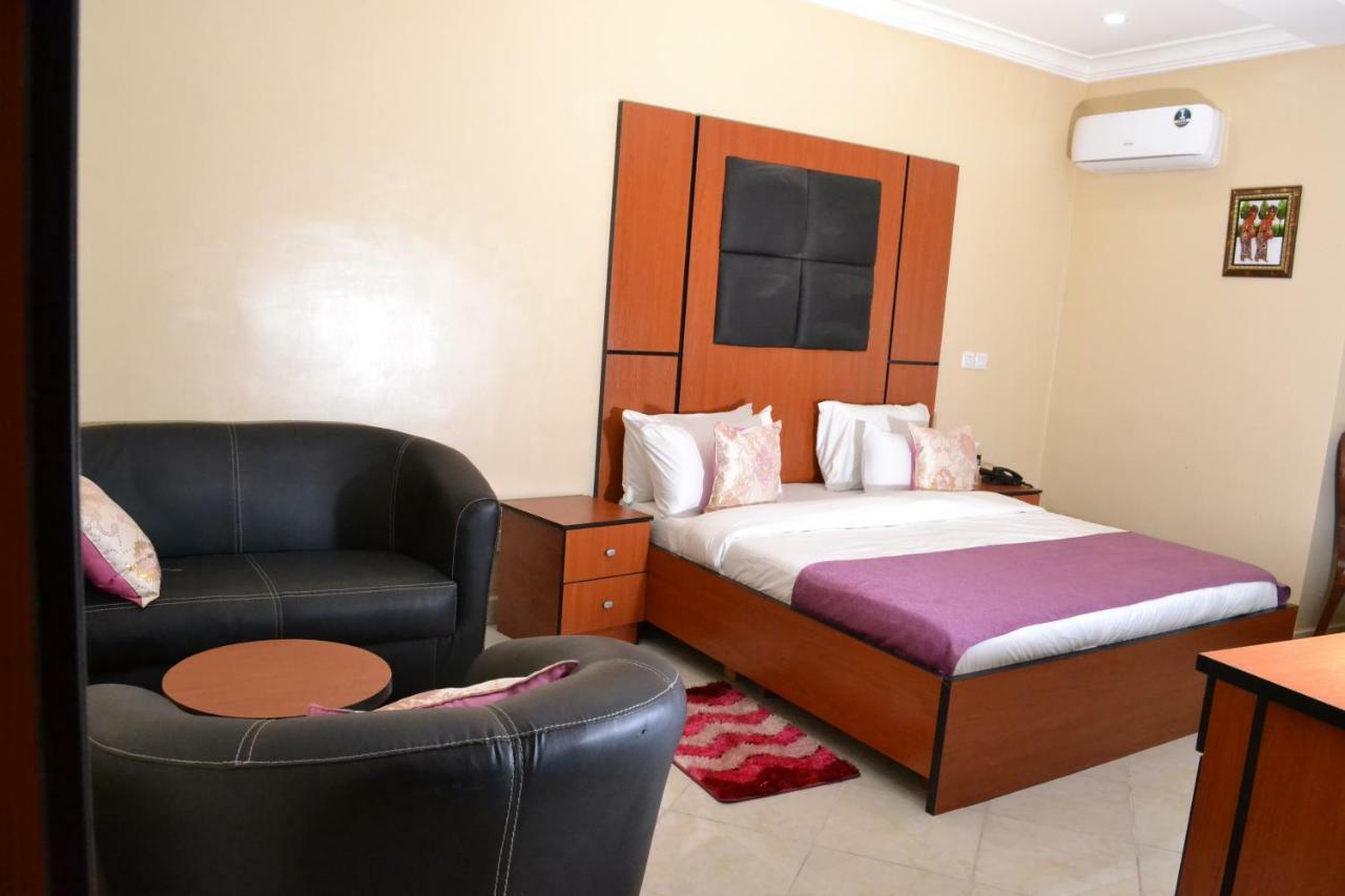 Limoh Suites Бенин Сити Екстериор снимка